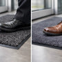 Tapis brosse ou absorbant : lequel choisir ?