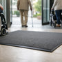 Choisir un tapis PMR sans créer d’obstacle