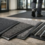 Quel tapis usage intensif choisir pour durer ?
